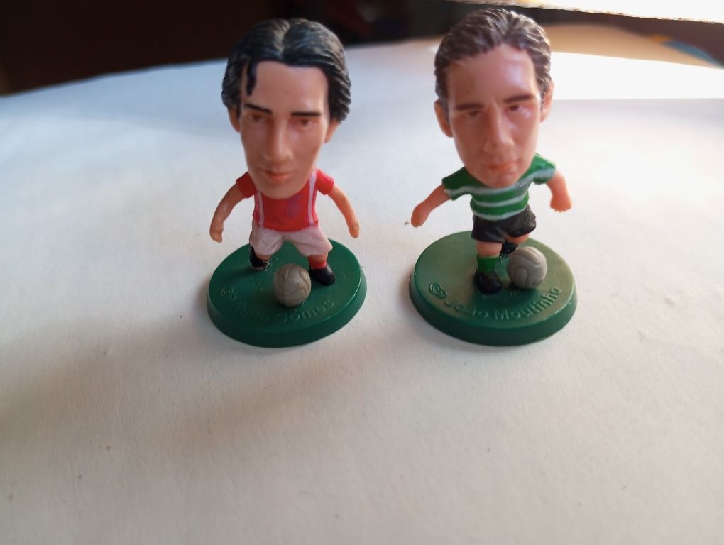 Figuras jogadores de futebol João Gomes e João Coutinho