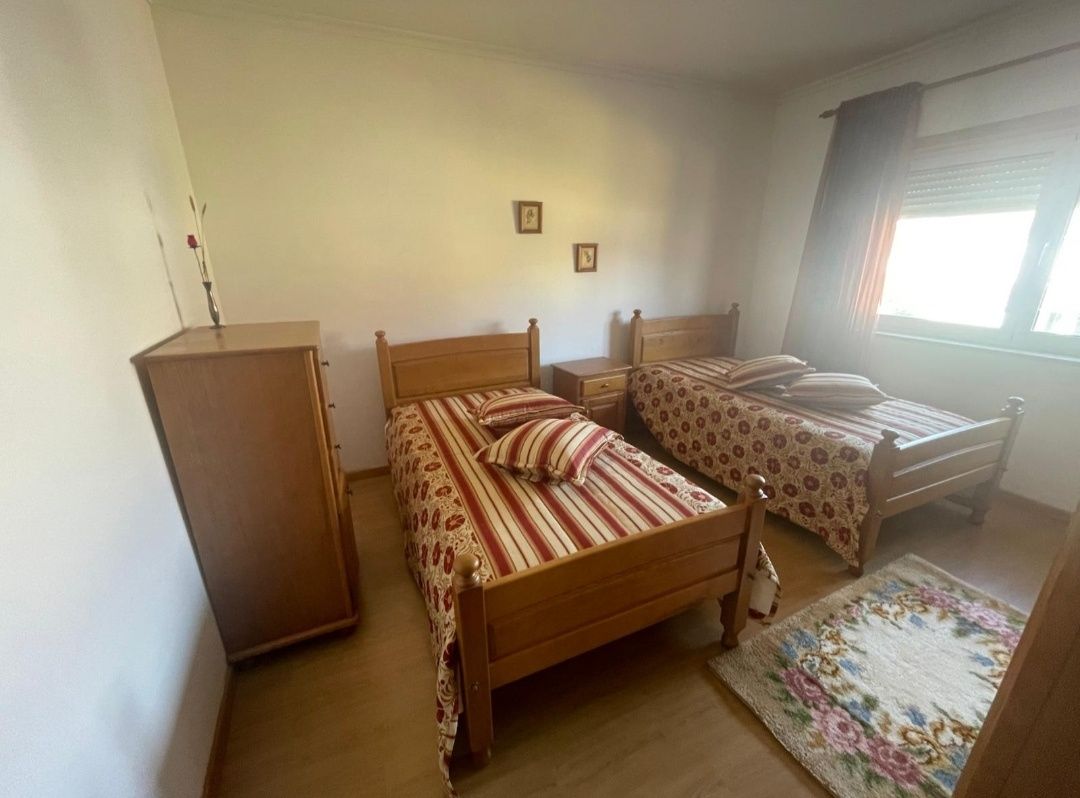 Quarto completo em castanho para vender