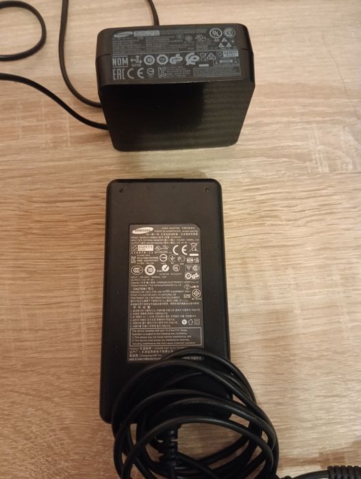 Блоки живлення до різних ноутбуків