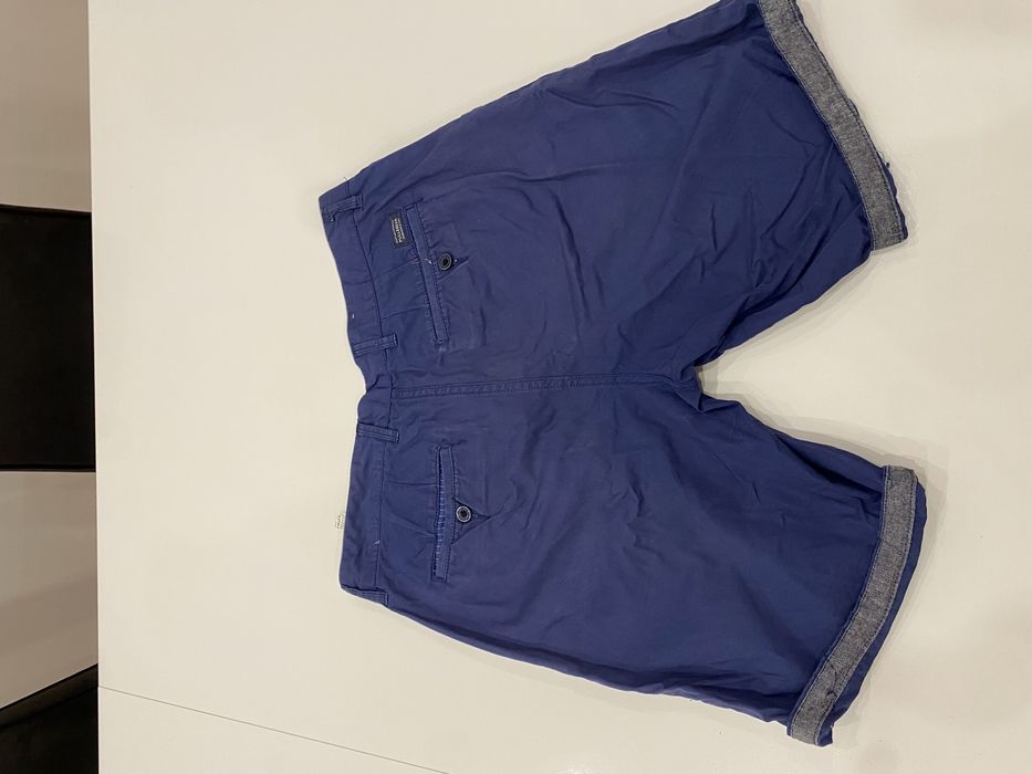 Calções azuis - rapaz