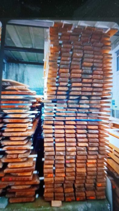 Deski modrzewiowe sezonowane