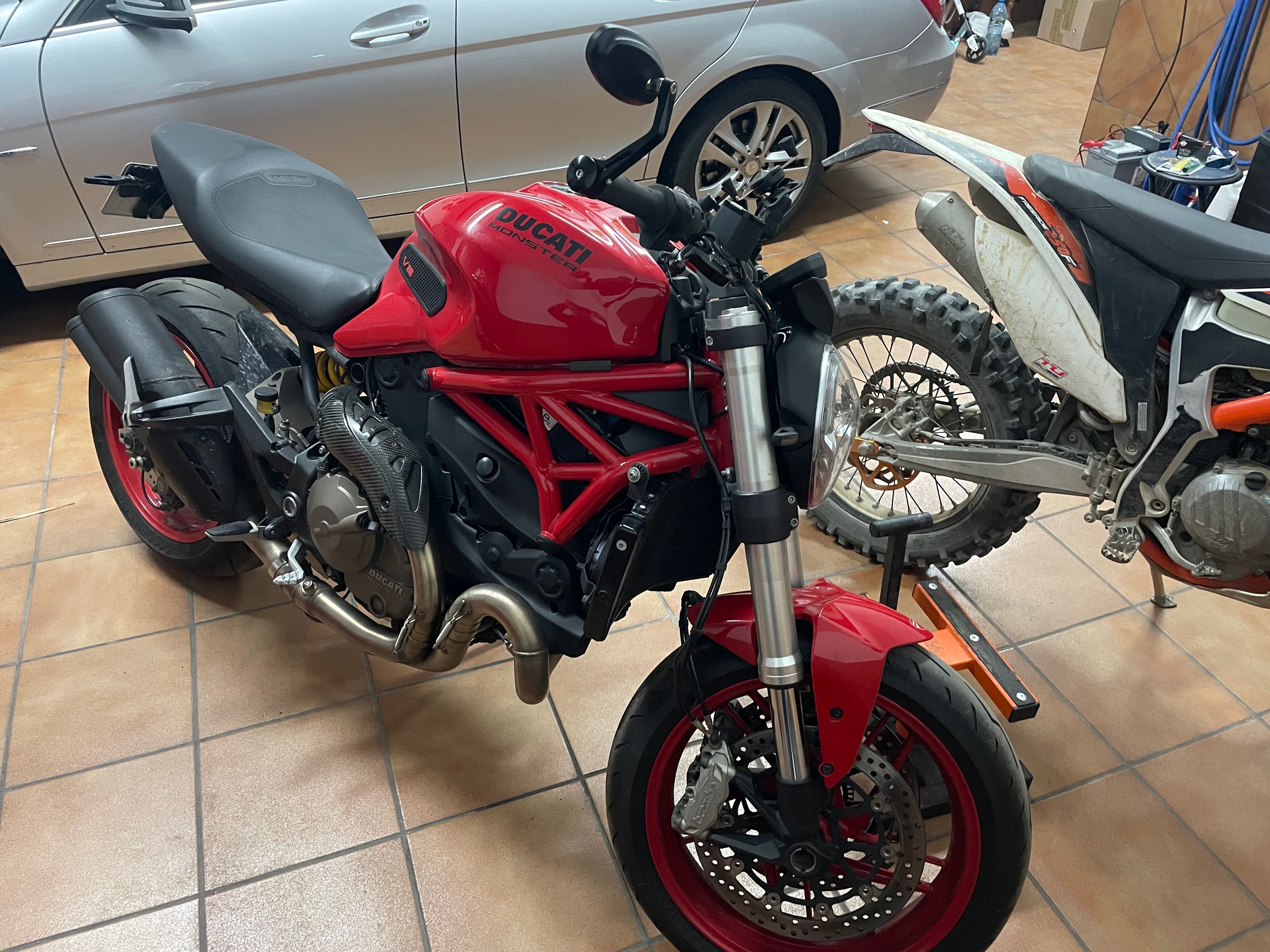 Ducati Monster 821 faktura VAT
