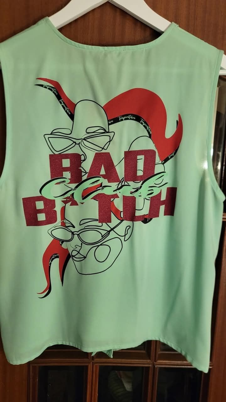 Vendo decote de mulher urgência