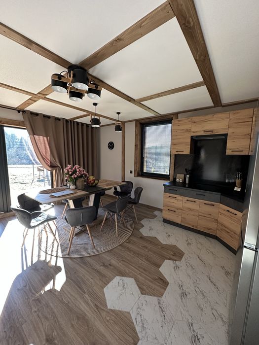 Двох поверховий котедж з чаном в карпатах