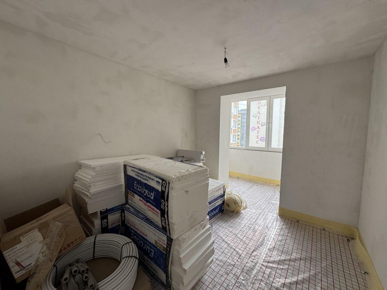 Продам 2кімнатну квартиру з частковим ремонтом.