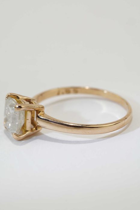 Złoty pierścionek z brylantem 18K  2,07g