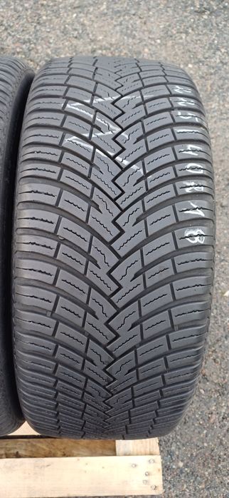 225/40R18 92Y PIRELLI , komplet opon wielosezonowych.