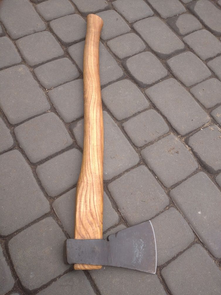 Ręcznie kuta siekiera ciesielska - jesion 70cm