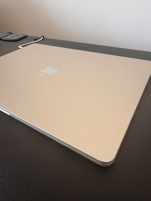 MacBook Air 15” (M2, 2023) – 8GB RAM, 256GB SSD – Bateria 95%
