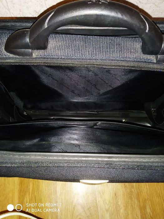 Сумка для ноутбука с рёбрами жёсткости.