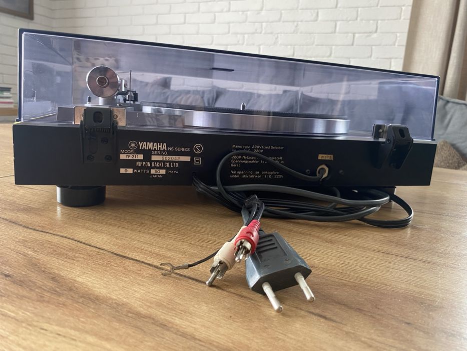 Gramofon Yamaha YP-211