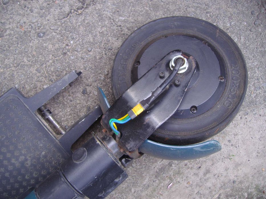 Электросамокат 36v (колеса 8" 200/50) привезен из Германии (рабочий)