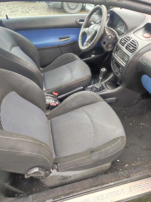 Peugeot 206cc, rok2001,  1,6  109km stan dobry. Czytaj opis.