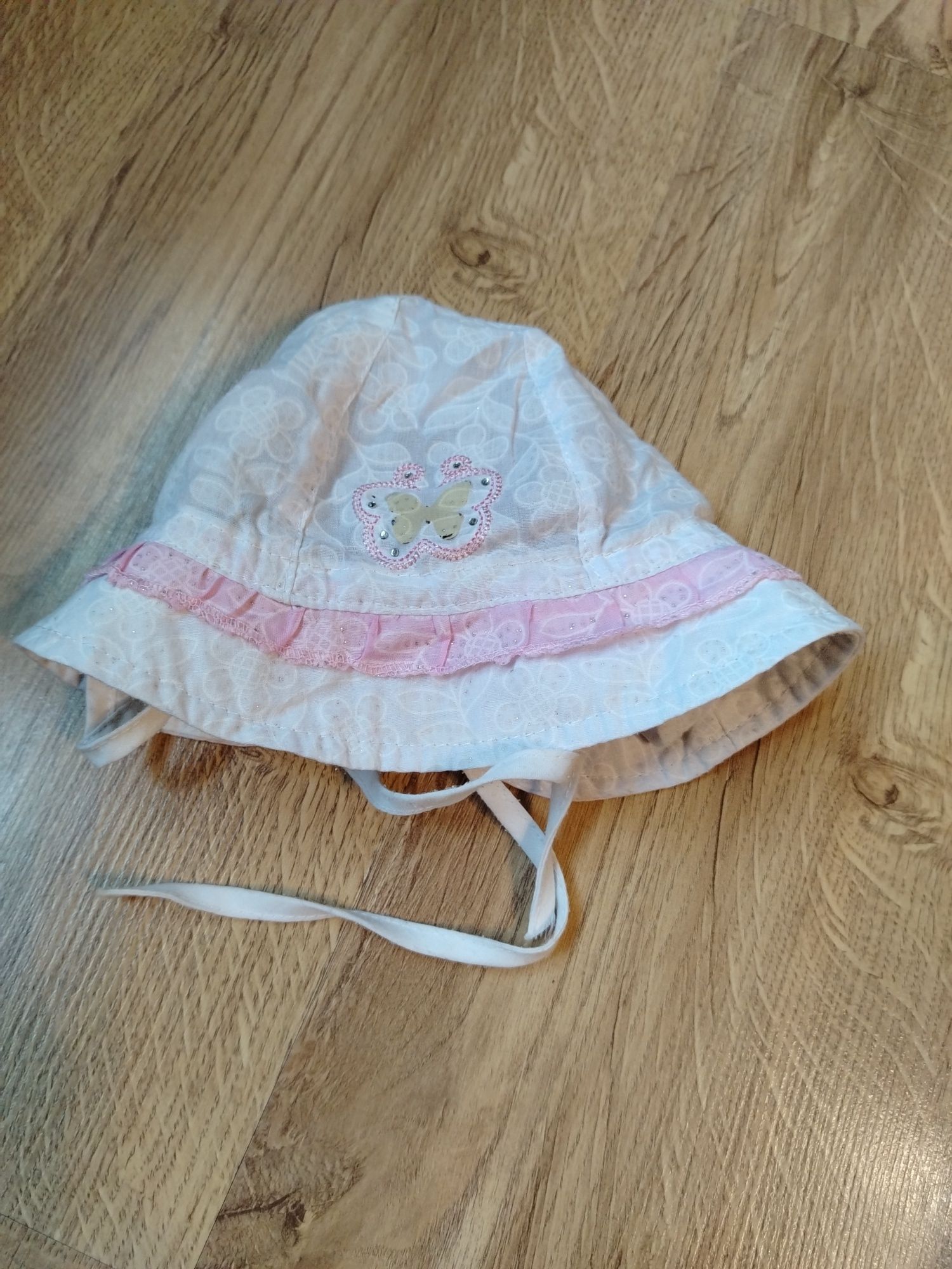 Śliczny kapelusz 50 cm