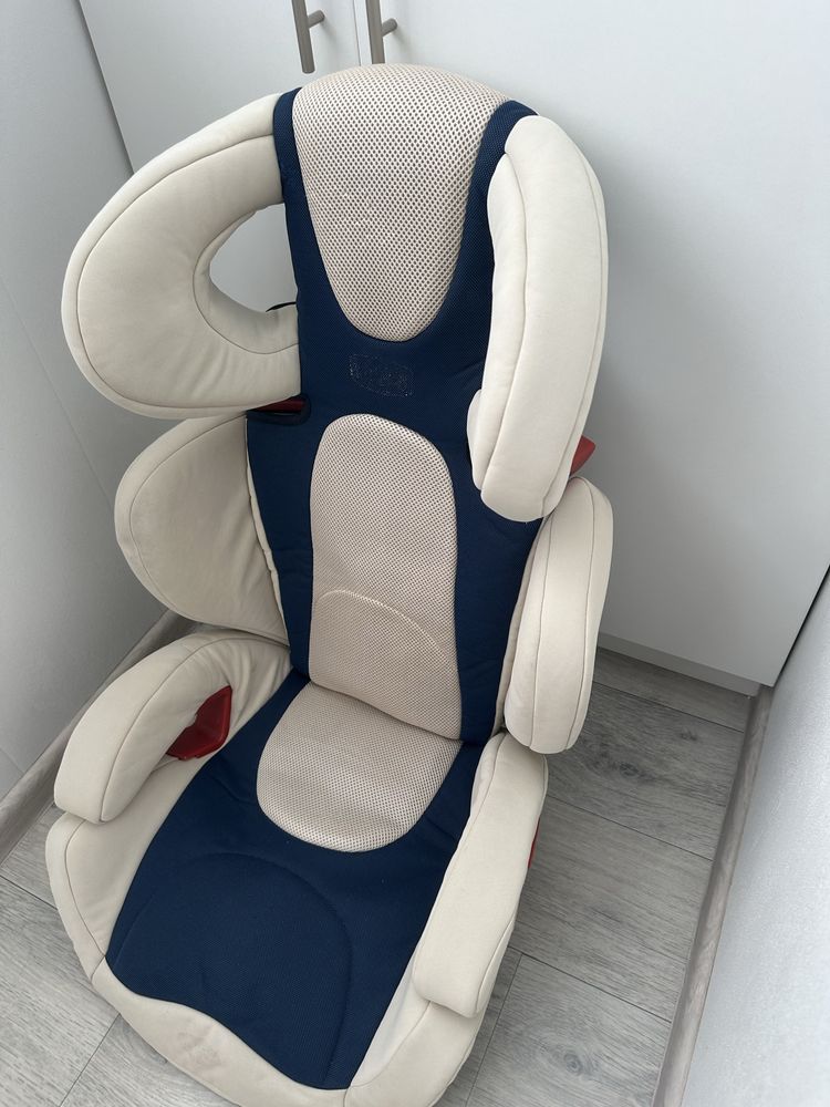 Десткое автокресло Chicco