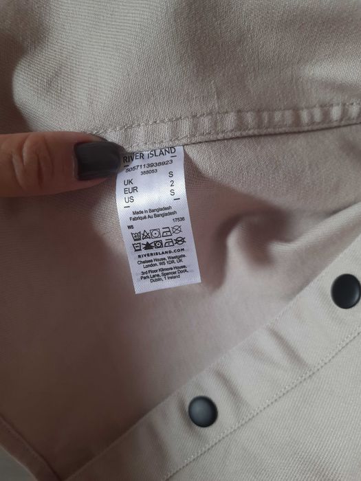 Бежева куртка з довгим рукавом стандартного крою River Island чоловіча