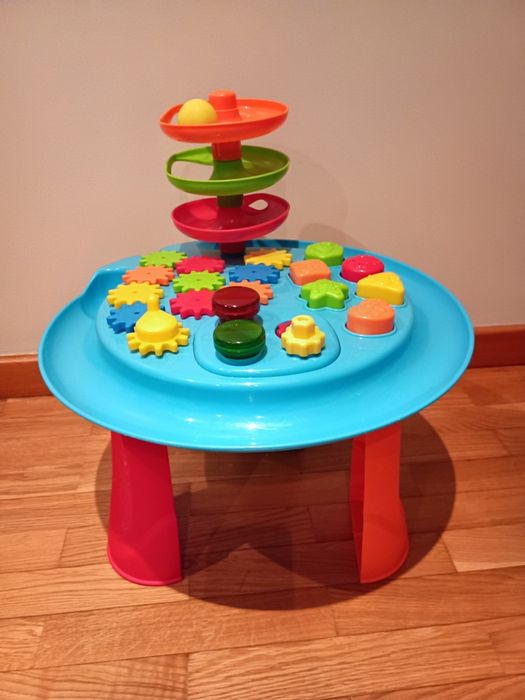 Mesa de atividades para bebé
