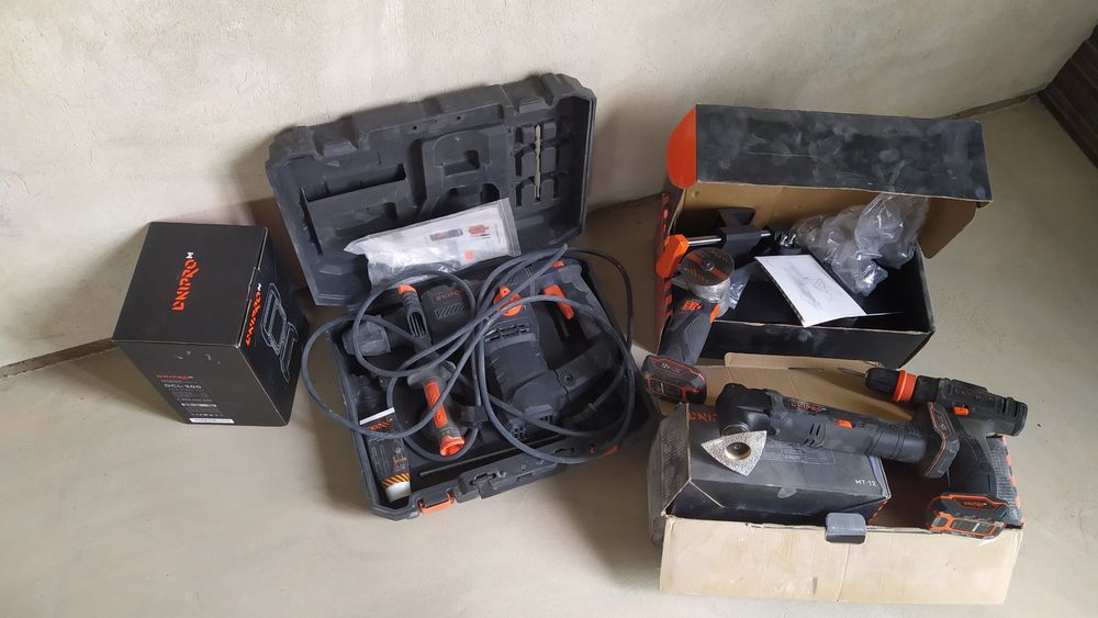 Перфоратор Дніпро М ВН - 20  , як новий лише просвердлив декілька отво