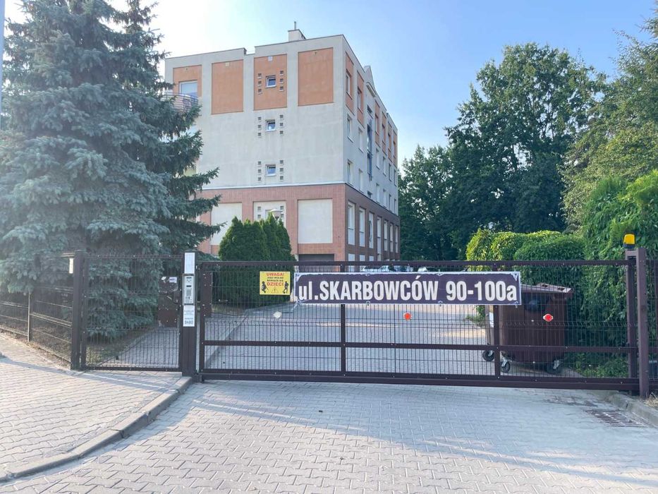 Garaż zamykany 18m2, samodzielny, ul. Skarbowców 90-100,