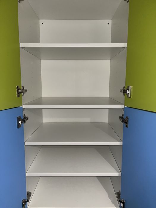 Meble dziecięce IKEA szafa połki szuflady zielone niebieskie