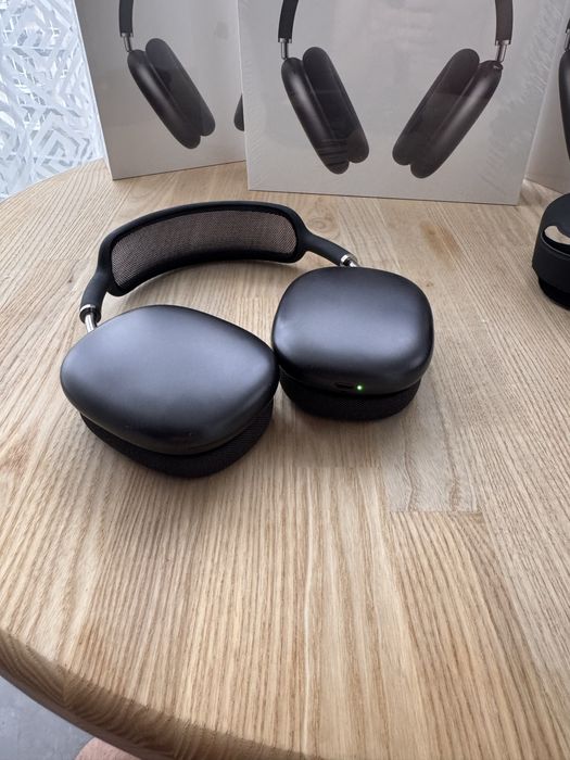 AirPods Max 1v1 version