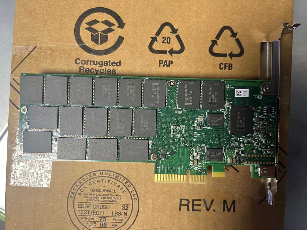 Новий NVMe накопичувач Intel DC P3600 (1.6 TB)