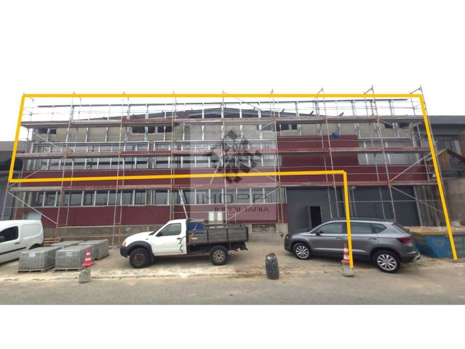 Fantástico armazém no Prior Velho 750m2