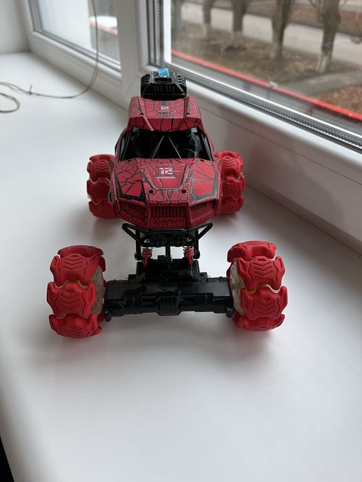 Машинка на радіоуправлінні