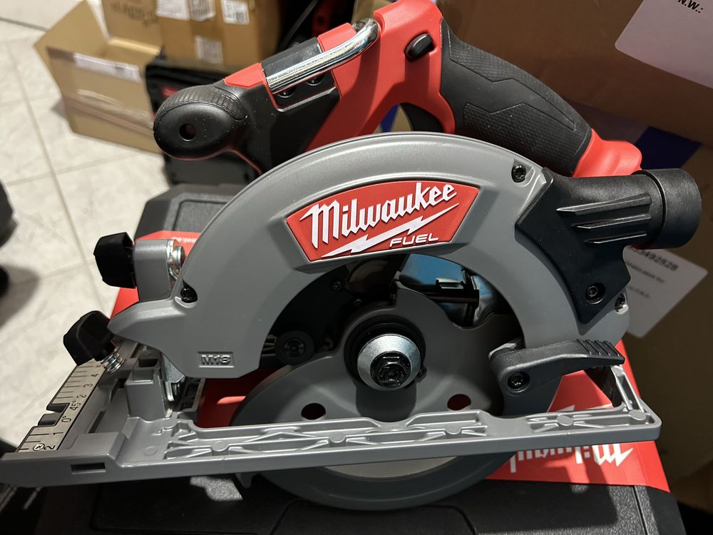 Milwaukee M18 CCS55-0 pilarka tarczowa  akumulatorowa  torba