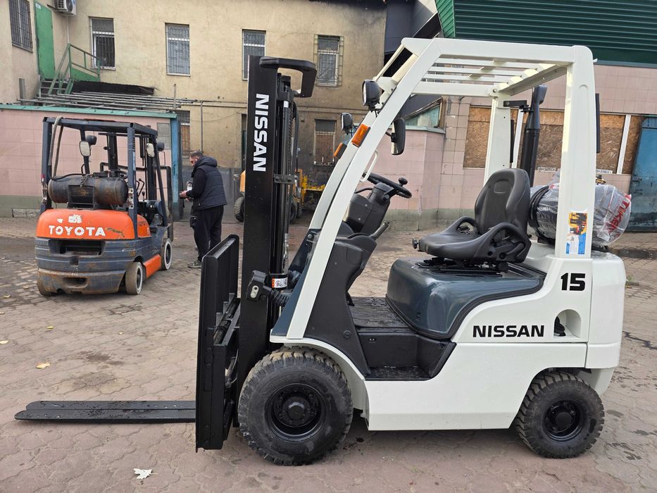 Навантажувач вилковий NISSAN P1F1A15D