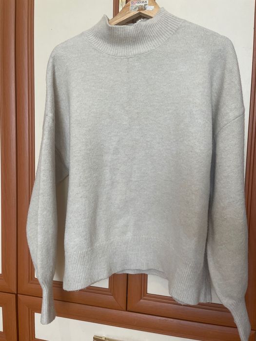 Светер жіночій reserved