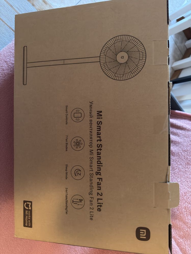 Vendo , estrado com pe , ventoinha e sofa