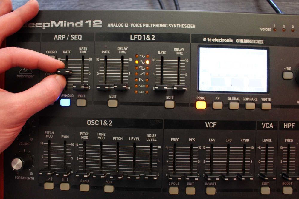 Behringer DeepMind 12D