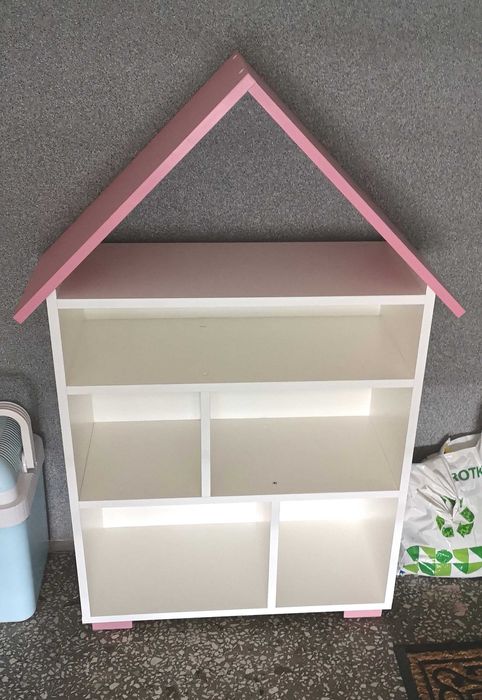 Regał KONSIMO dla dziewczynki, biały domek z różowym daszkiem