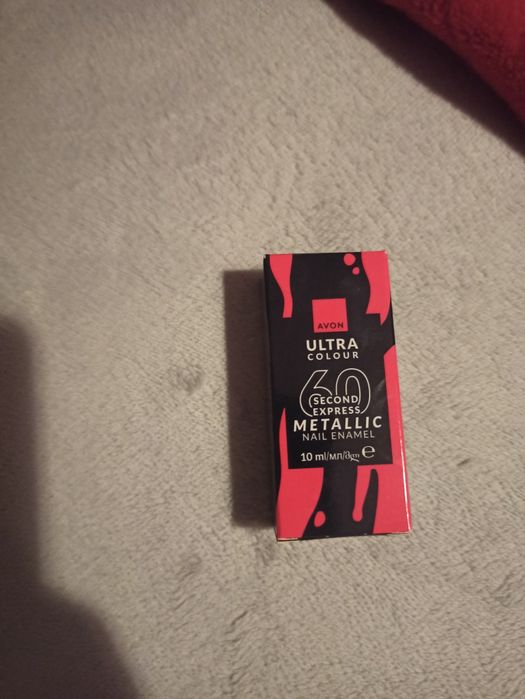 Avon - METALLIC - Szybkoschnący lakier do paznokci - Mani Queen 10 ml