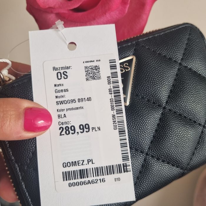 Portfel Guess Carly czarny gratis zawieszka