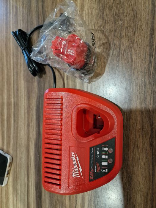Milwaukee ładowarka m12, bateria 2ah m12