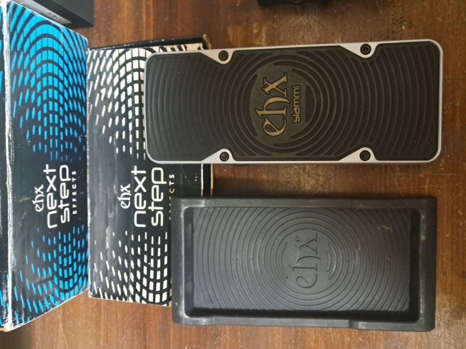 Lote de pedais para guitarra