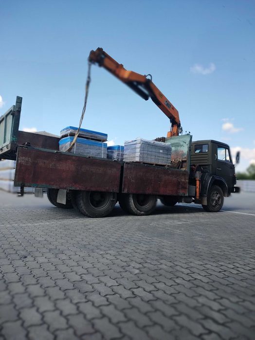 Самоскид з краном-маніпулятором