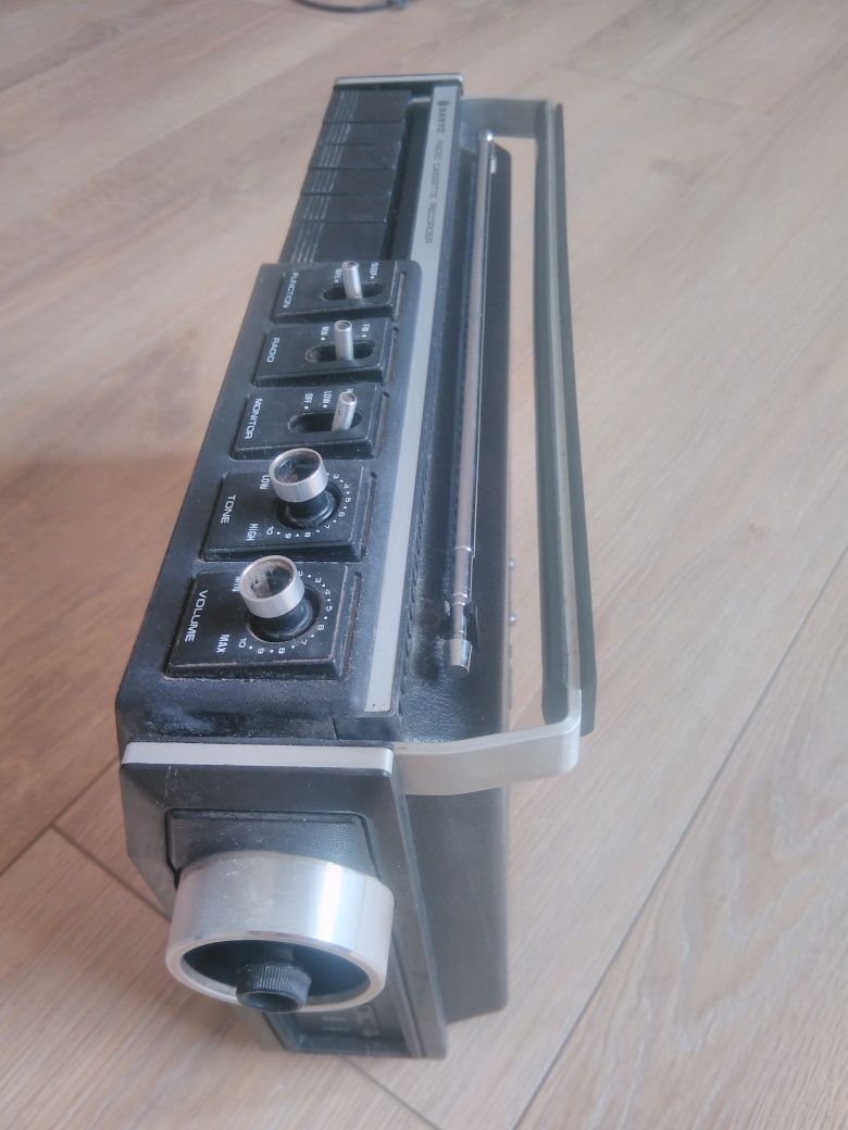 Radiomagnetofon Sanyo M2526N