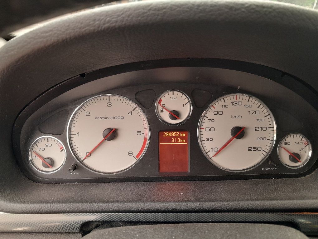 Peugeot 407 preto