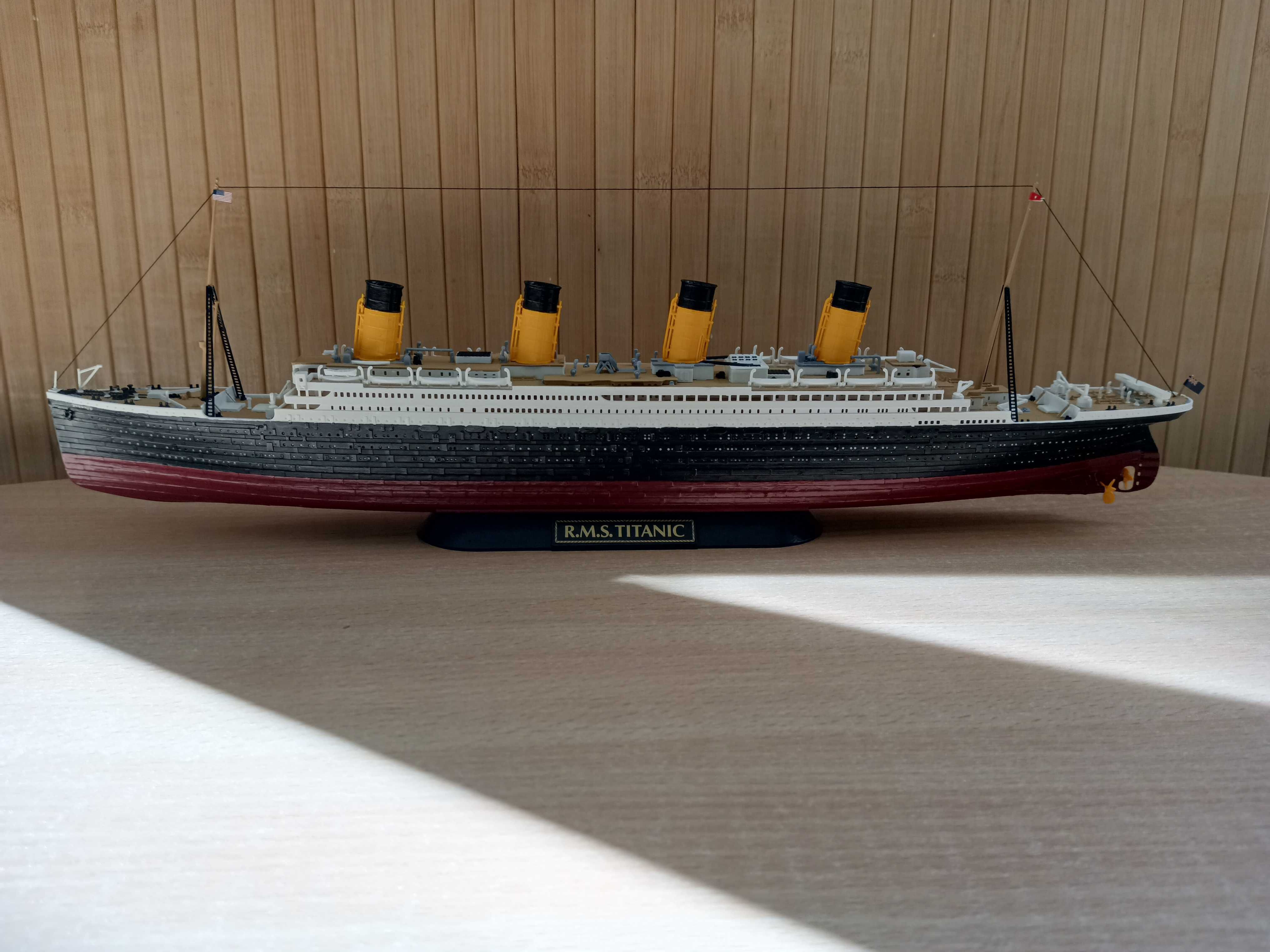 Модель корабля Титаник (Titanic) в масштабе 1/700 (длина 38,5 см)