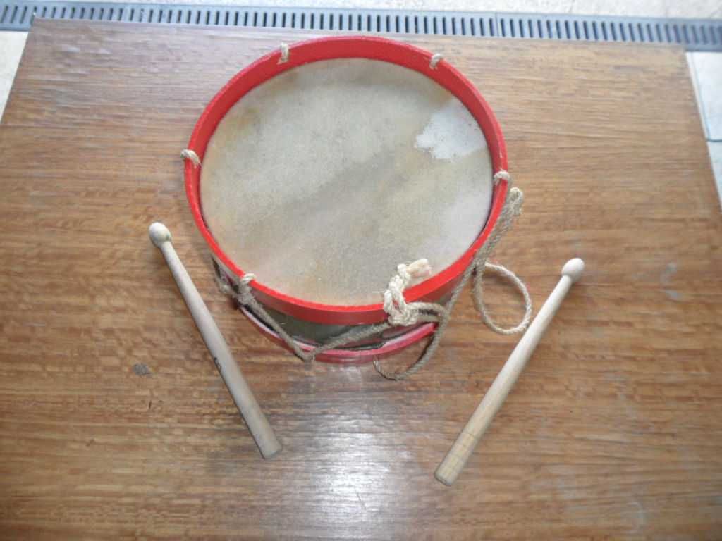 Tambor Tradicional com Baquetas