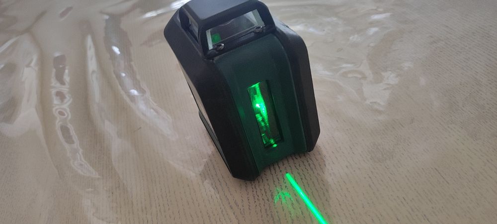 Bosch 0.603.663.E03 лазерний рівень майже новий