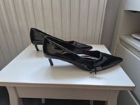 Czarne lakierowane buty na obcasie kitten, Reserved rozm. 38