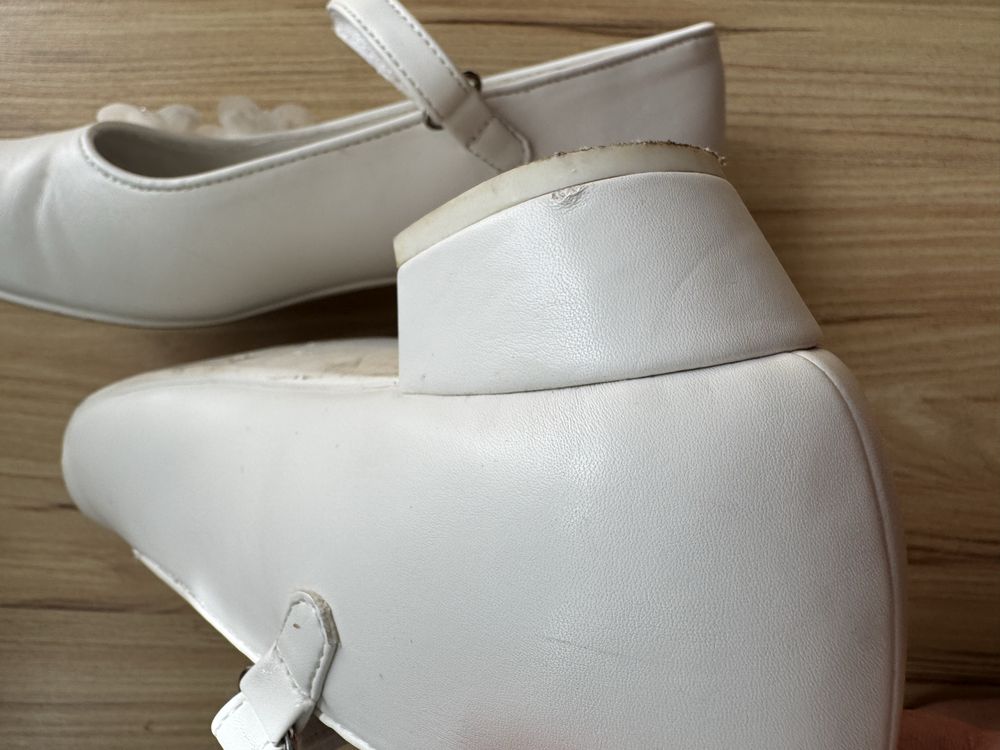 Buty komunijne dziewczęce  białe