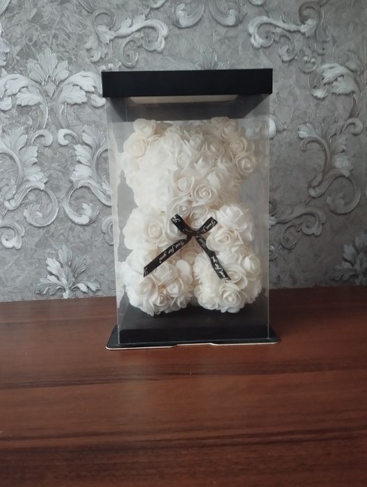 Декоративний ведвідь з троянд