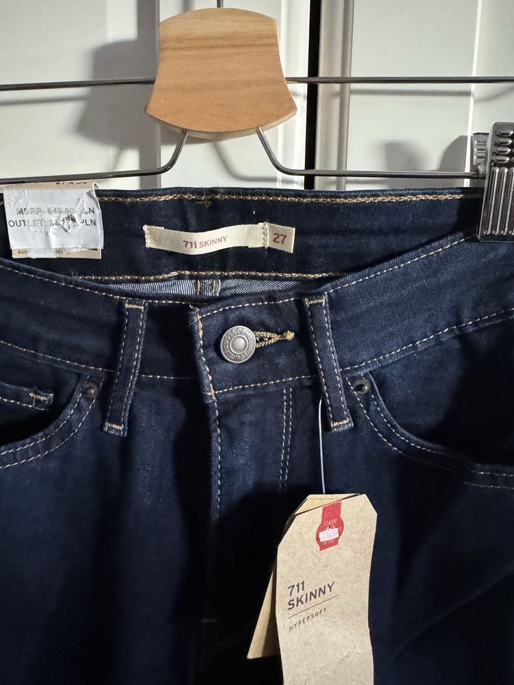 Spodnie damskie jeansy W27 L34 Levis 711 Skinny Mid Rise