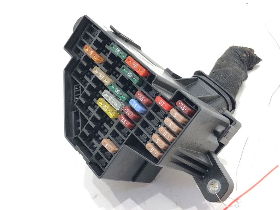 SKRZYNKA BEZPIECZNIKÓW - 49.00 PLN - SKODA SUPERB II (3T4) 2008 - 2015 1.6 TDI 77 kW [105 KM] olej