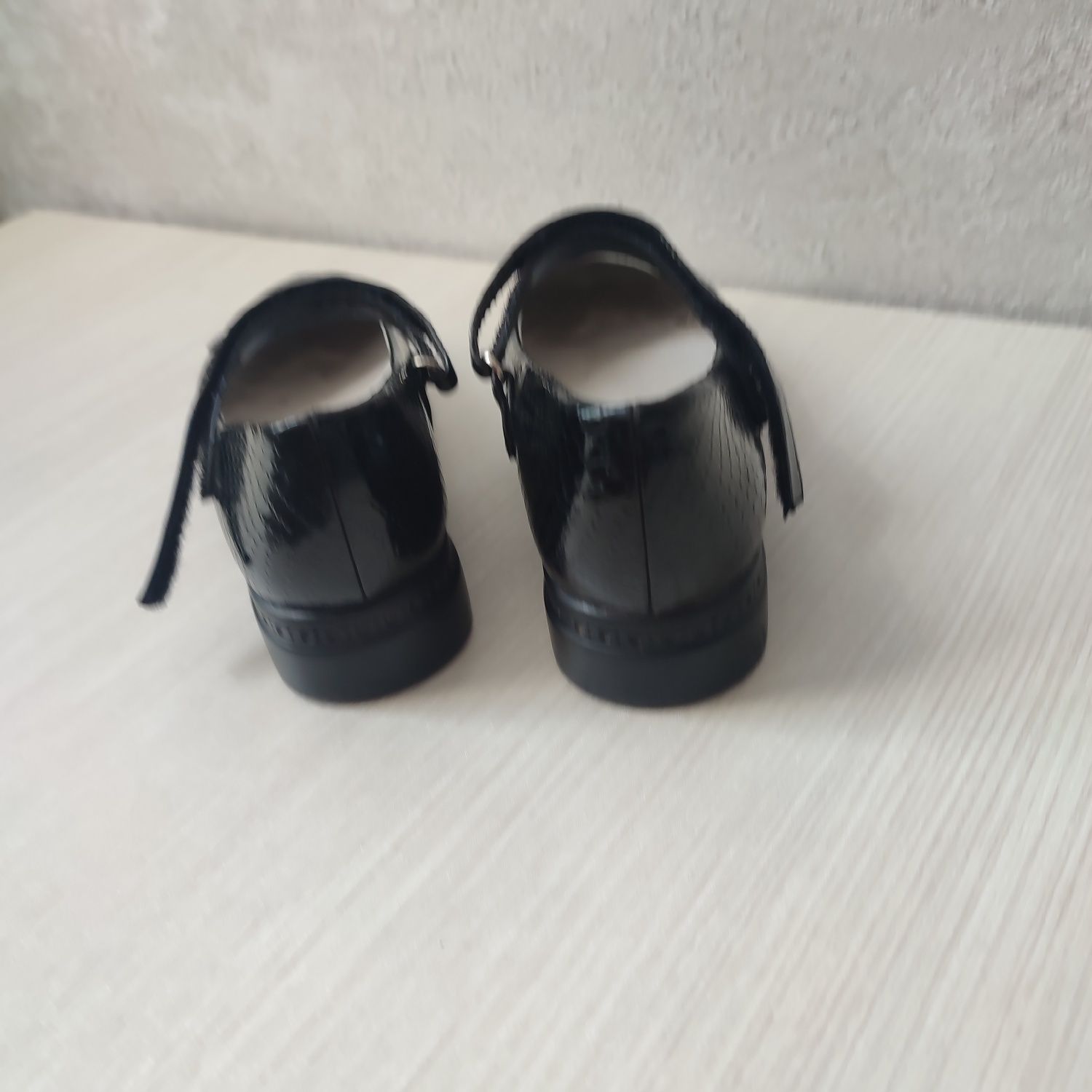 Туфлі чорні лакові на дівчинку, 30 розмір